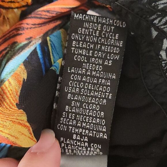 Beautiful feathered design sheer top - Picture 6 of 6